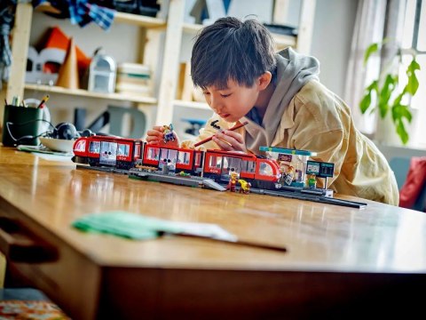 LEGO City 60423 Tramwaj miejski ze stacją